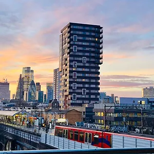 View Sunset Luxurious In Zone-1 Including One Family Twin With Its Own Stunning Private Terrace London